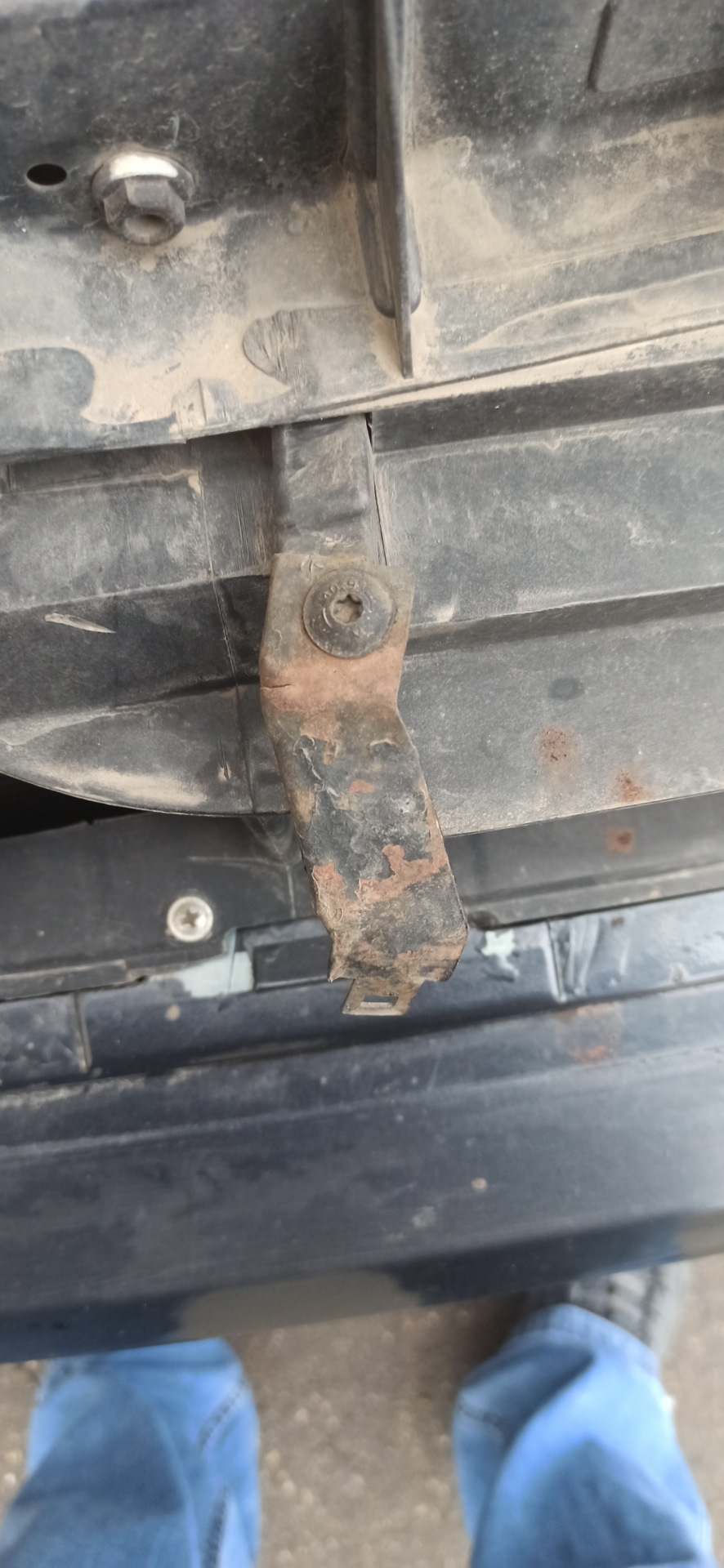 Подскажите где купить рычаг тяги капота? — Ford Fusion, 1,6 л, 2006 ...