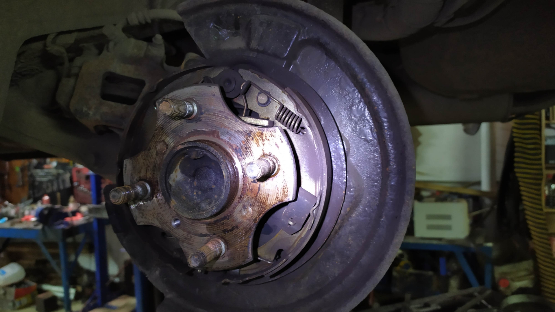 Замена колодок Джили ск - Geely CK, 1,5 л, 2011 года своими руками DRIVE2