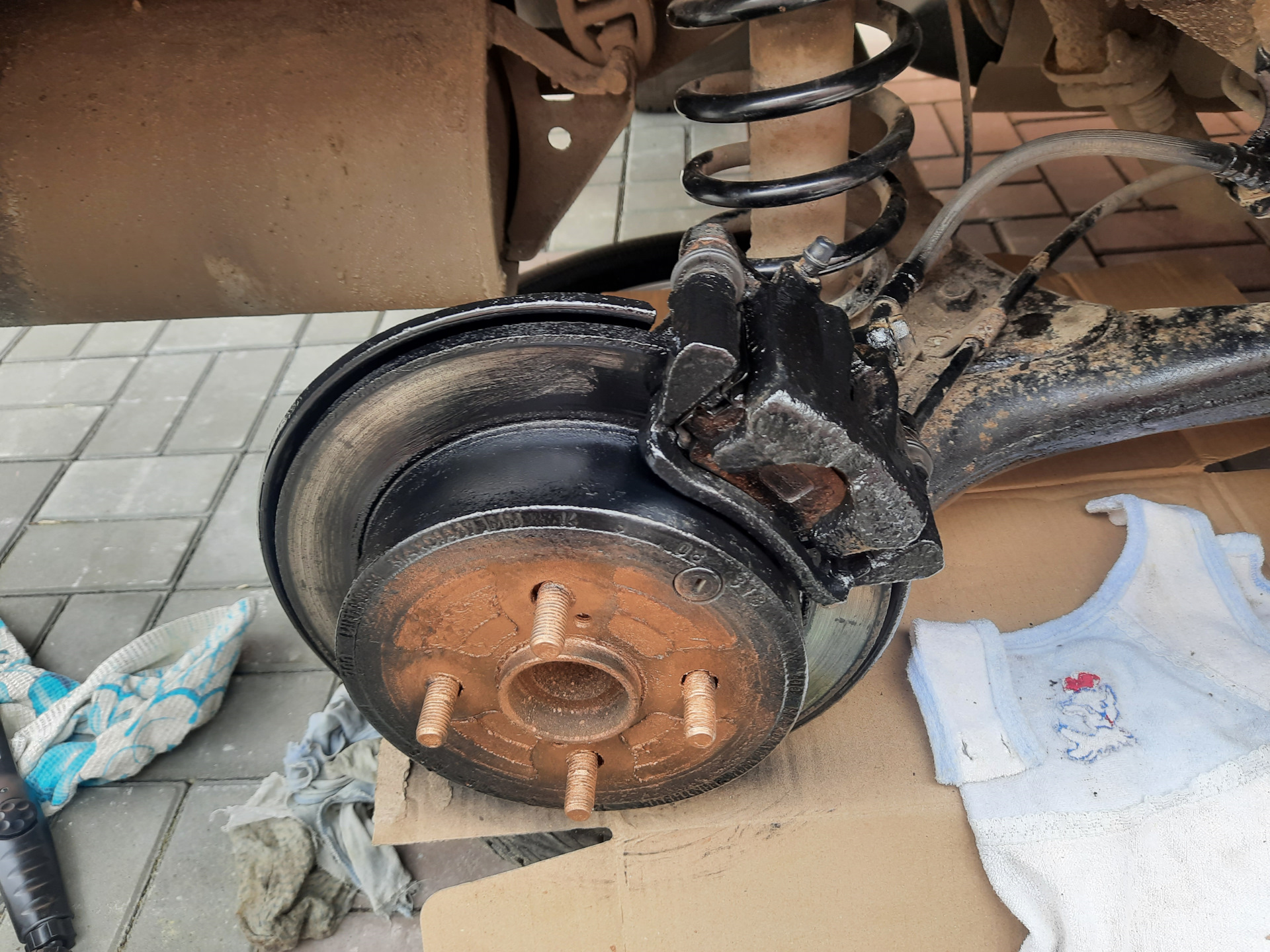 Обслуживание тормозных цилиндров — Toyota Corolla (120), 1,6 л, 2003 ...