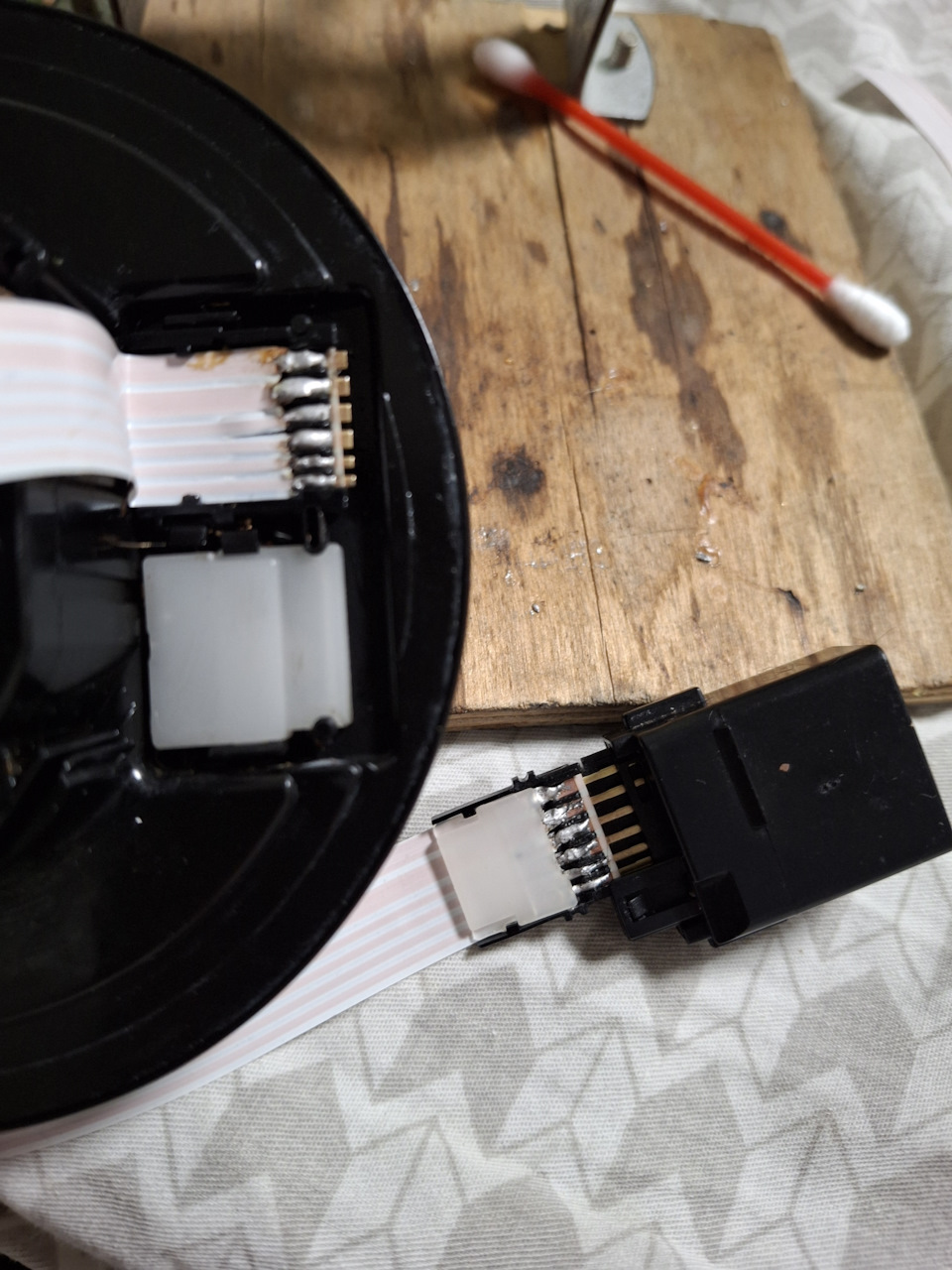 Контакты тонкие, ленту главное не перегреть! — Mazda Demio (2G)