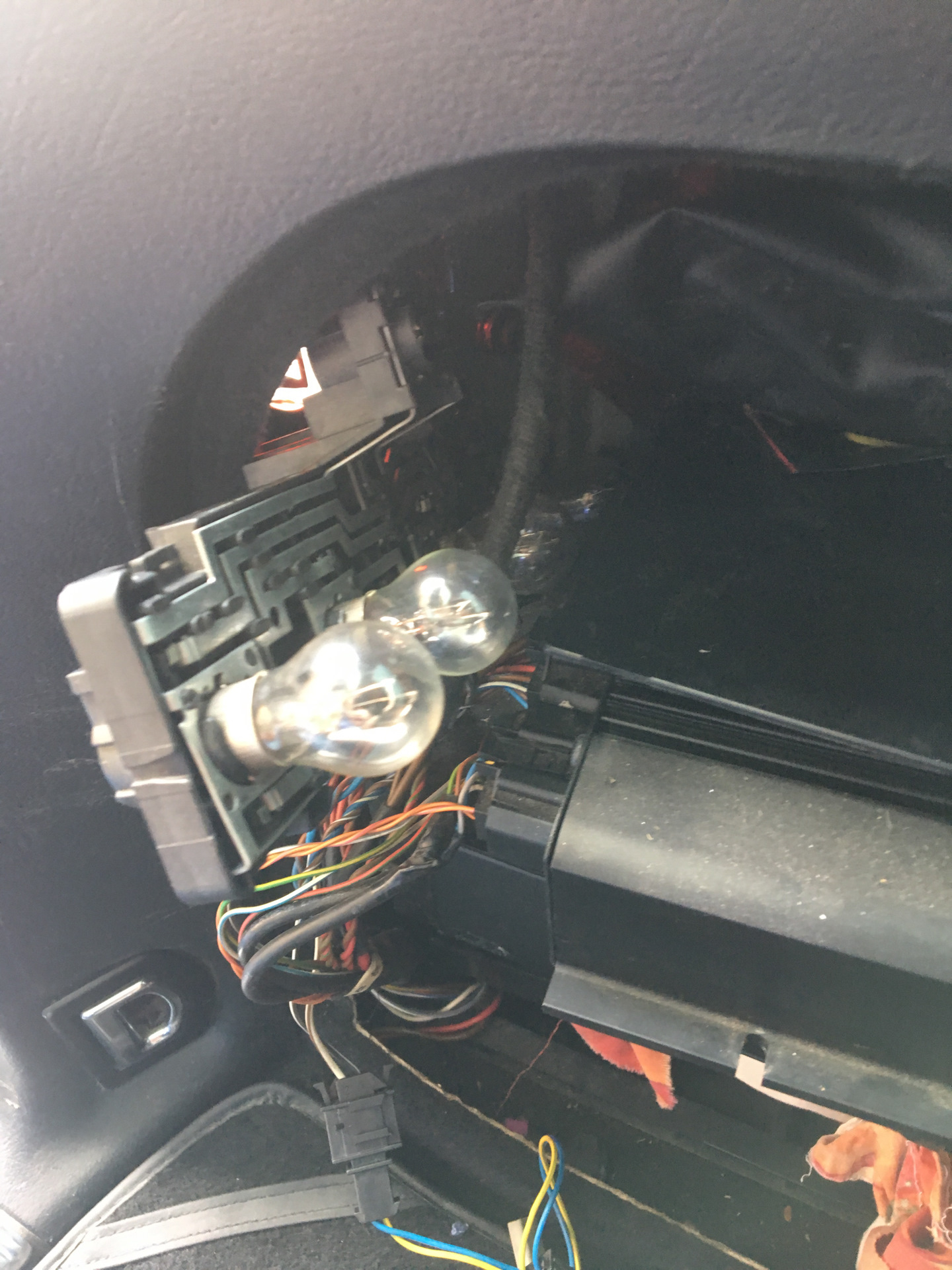 Лампочки в задние фонари — Volkswagen Passat B5, 2,5 л, 2001 года ...