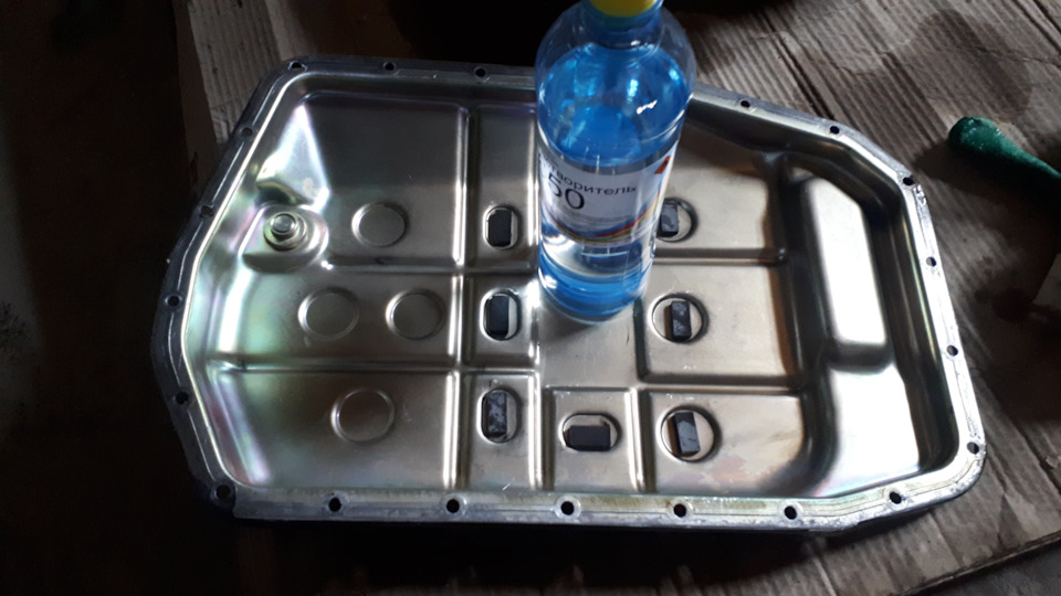 Чистим магниты от пыли. Стружки ни раньше, ни сейчас не было — BMW 5 series (E39)