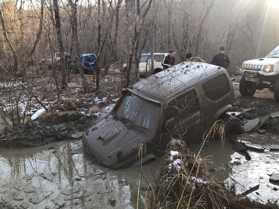 А вот тут уже умер гена 1jz-fse 130а. — Suzuki Jimny (1G)