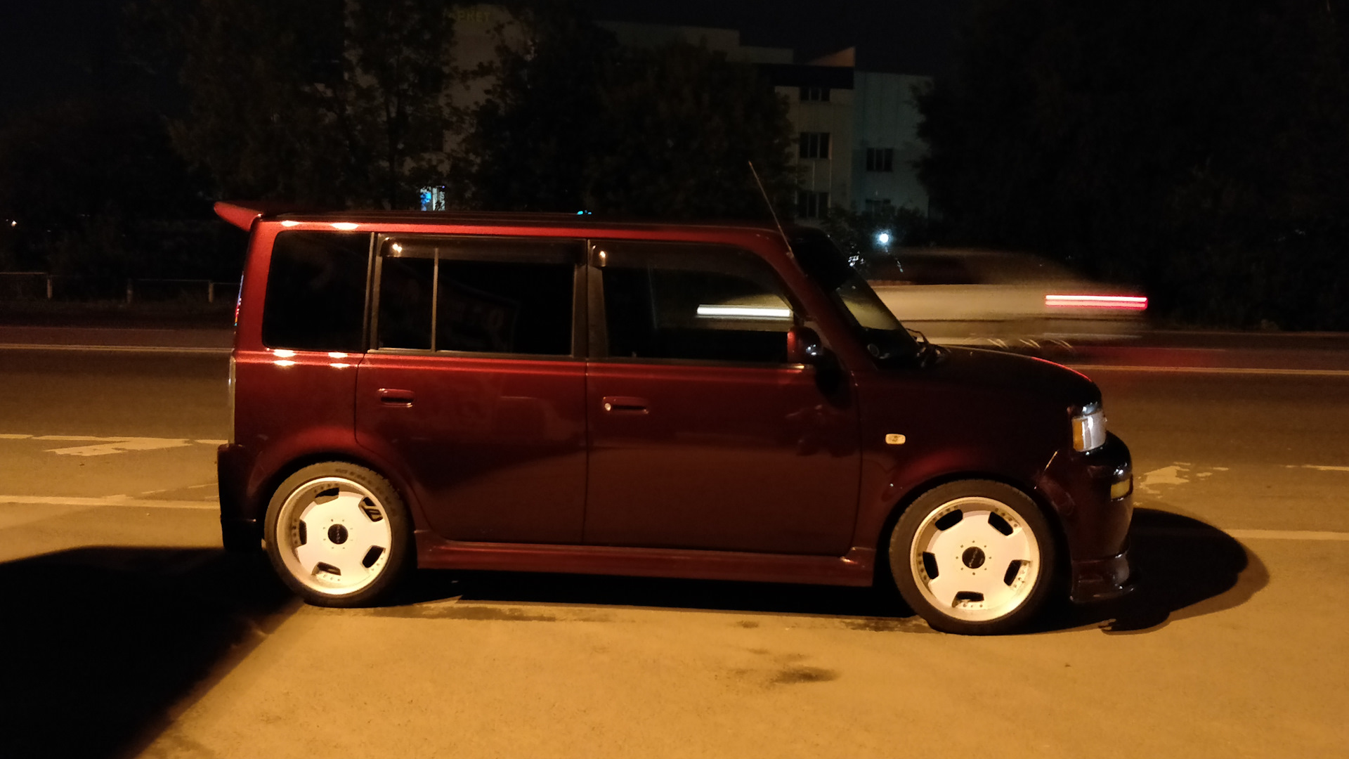 Toyota bB (NCP30) 1.5 бензиновый 2000 | 