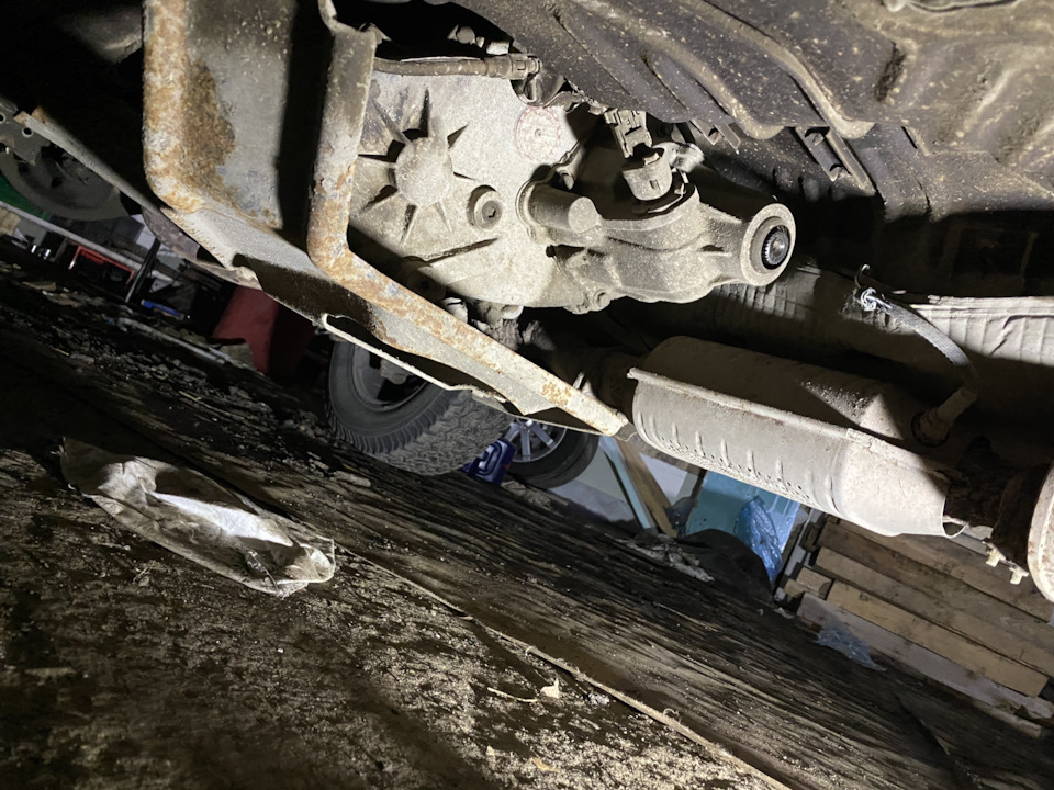 Задняя крестовина заднего кардана — Jeep Grand Cherokee (ZJ), 5,9 л ...