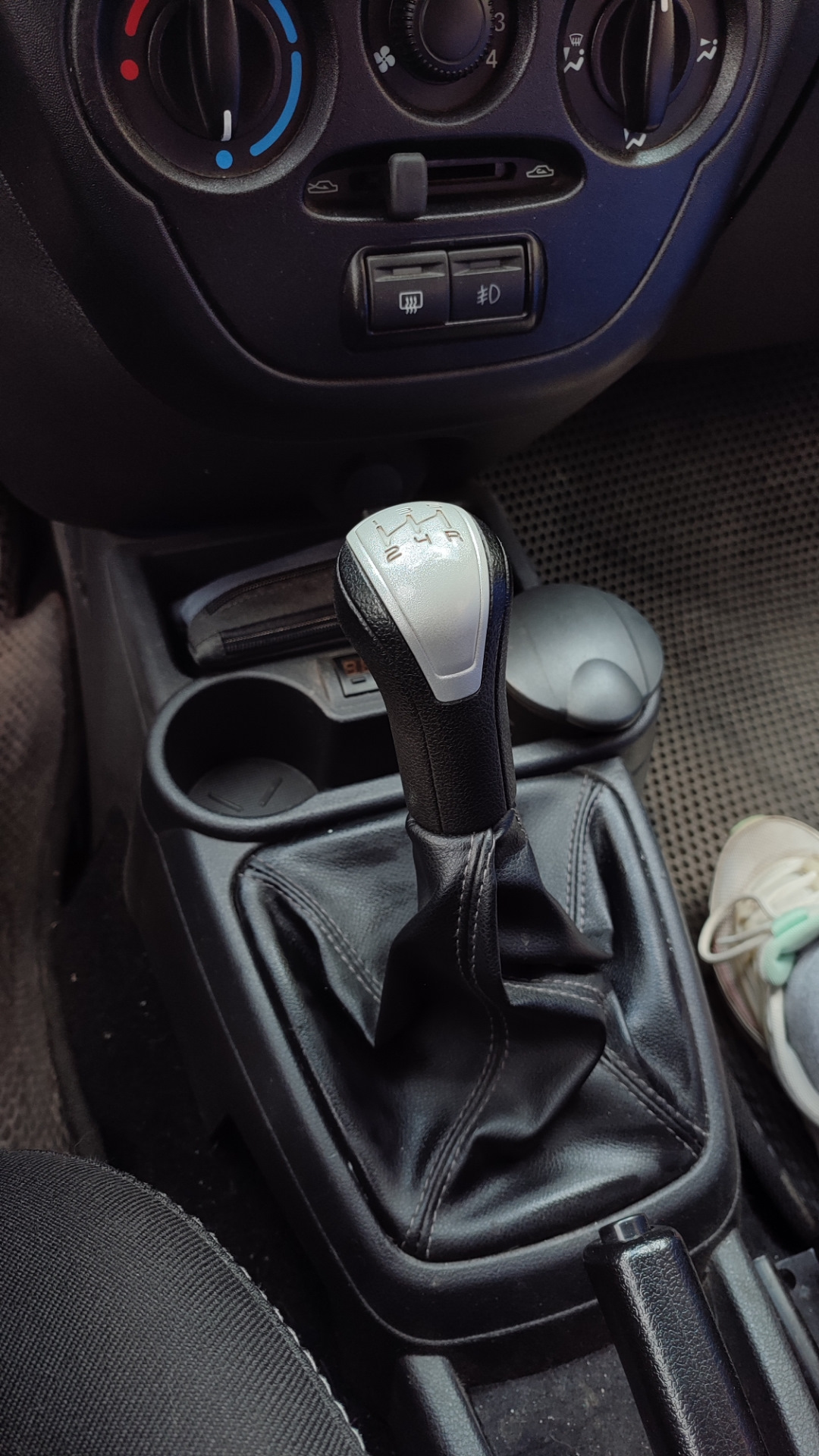 Чехол и ручка КПП 🔥 — Lada Гранта лифтбек, 1,6 л, 2017 года ...