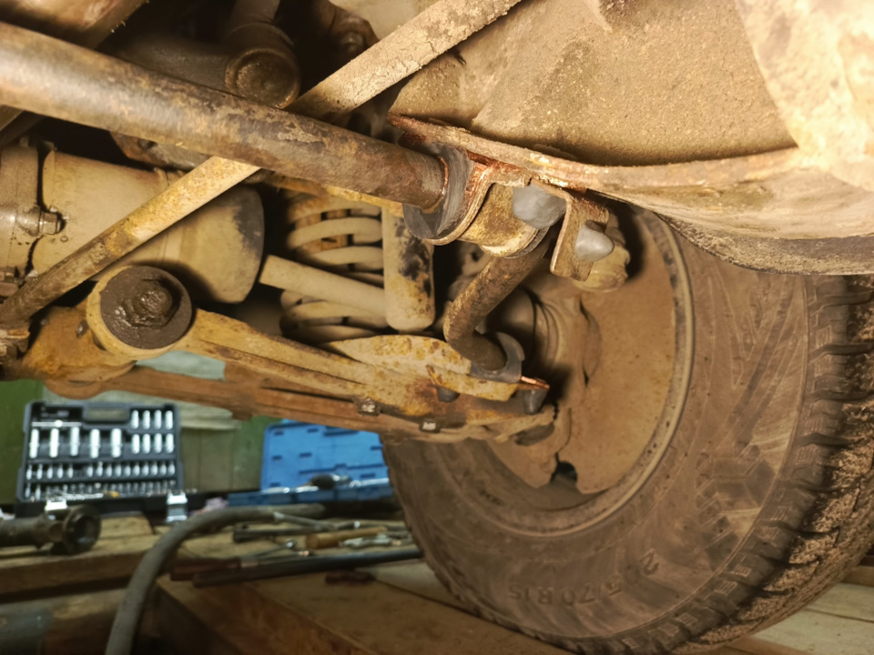 Весь крепёж закрываю пластилином. — Chevrolet Niva GLX