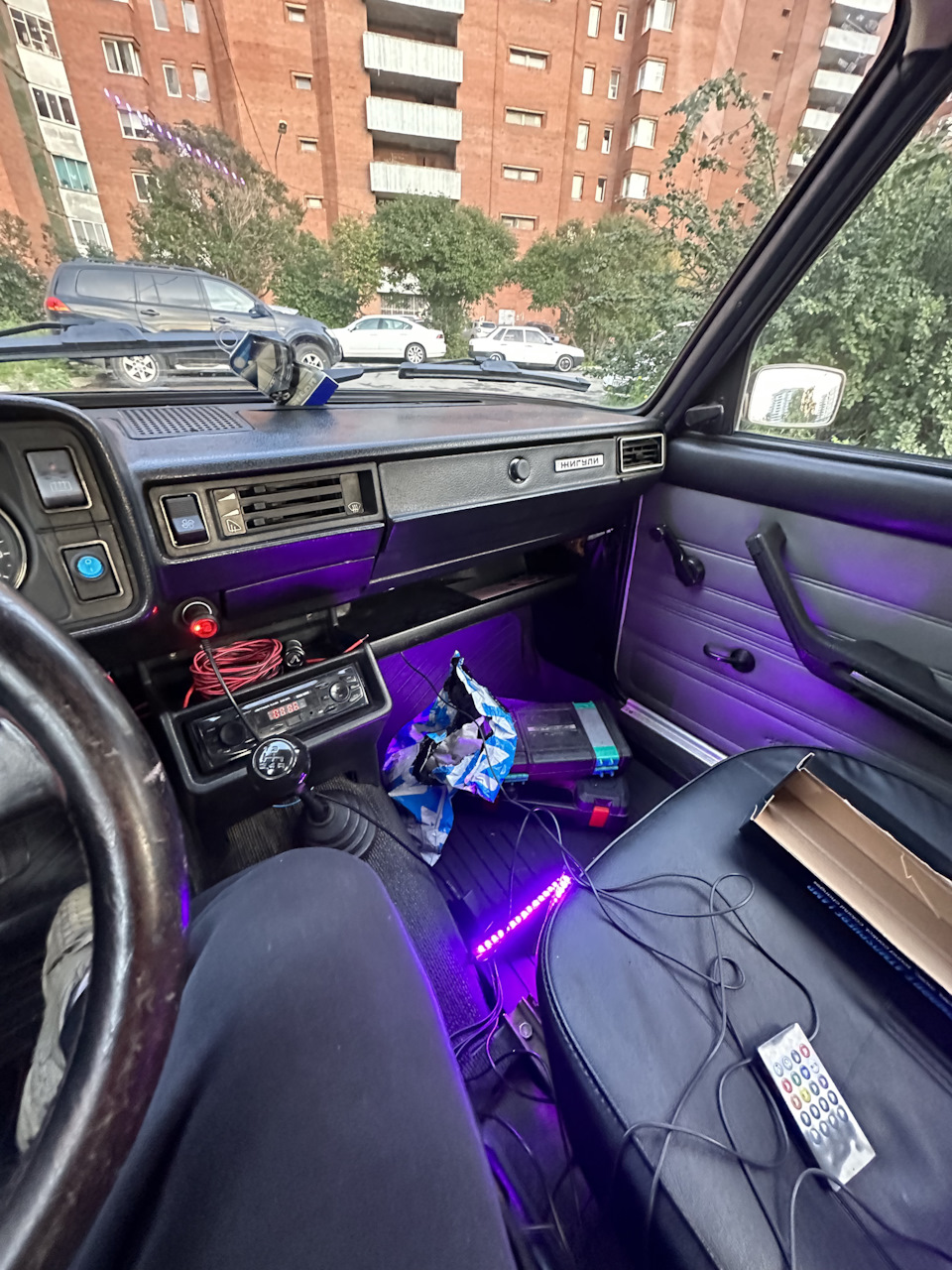 Установка лед ламп и подсветка в ноги — Lada 21053, 1,5 л, 1997 года ...