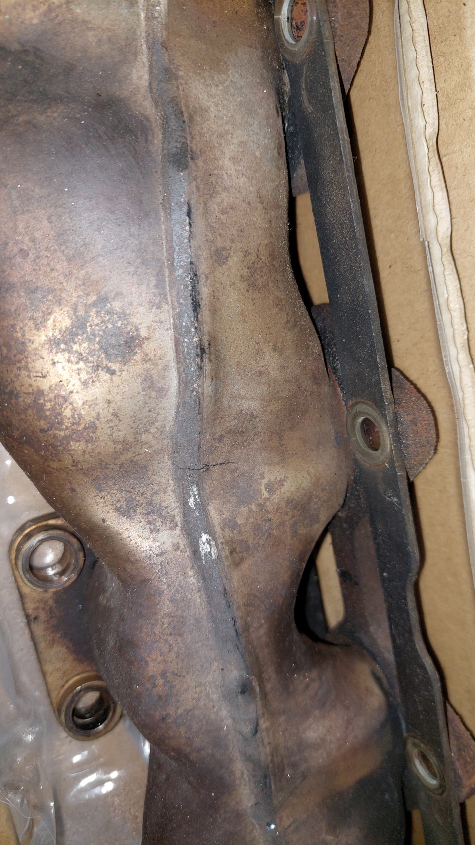 Прокладки выпускного коллектора дэу леганза 2,0. Прокладка выпускного коллектора ваз 21099. Шпильки выпускного коллектора гбц 4g63t. Выпускной коллектор 6g75 эклипс. Течь выпускного коллектора.