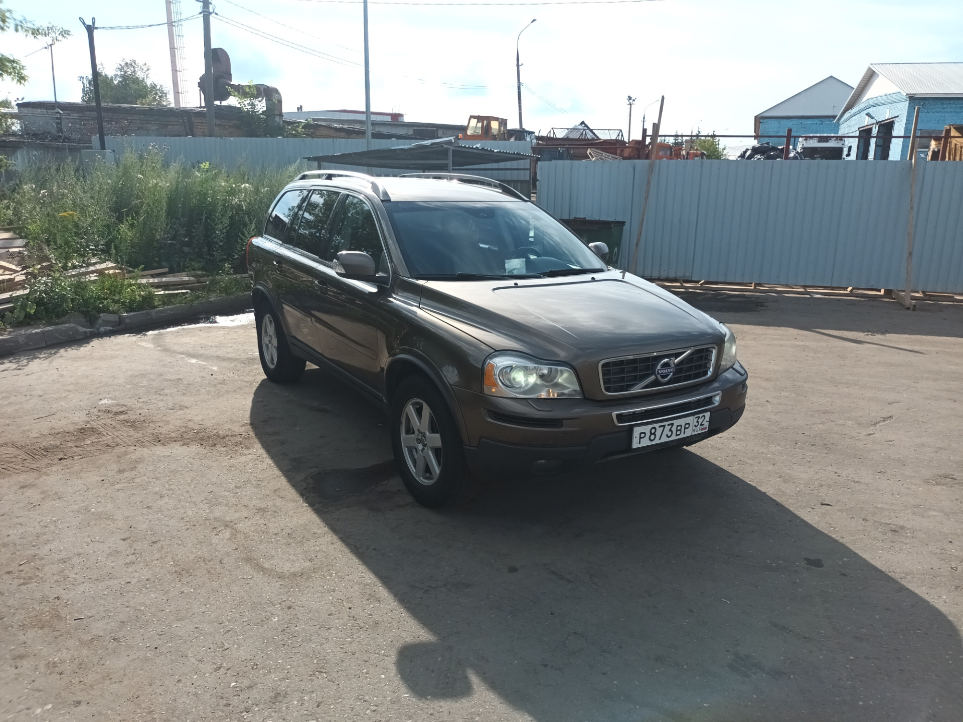 Замена петли лючка бензобака — Volvo XC90 (1G), 2,5 л, 2011 года ...