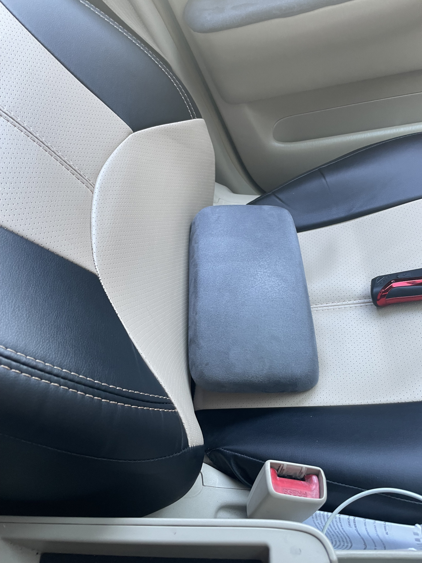 Двойной подлокотник — Toyota Corolla (120), 1,5 л, 2002 года | просто ...