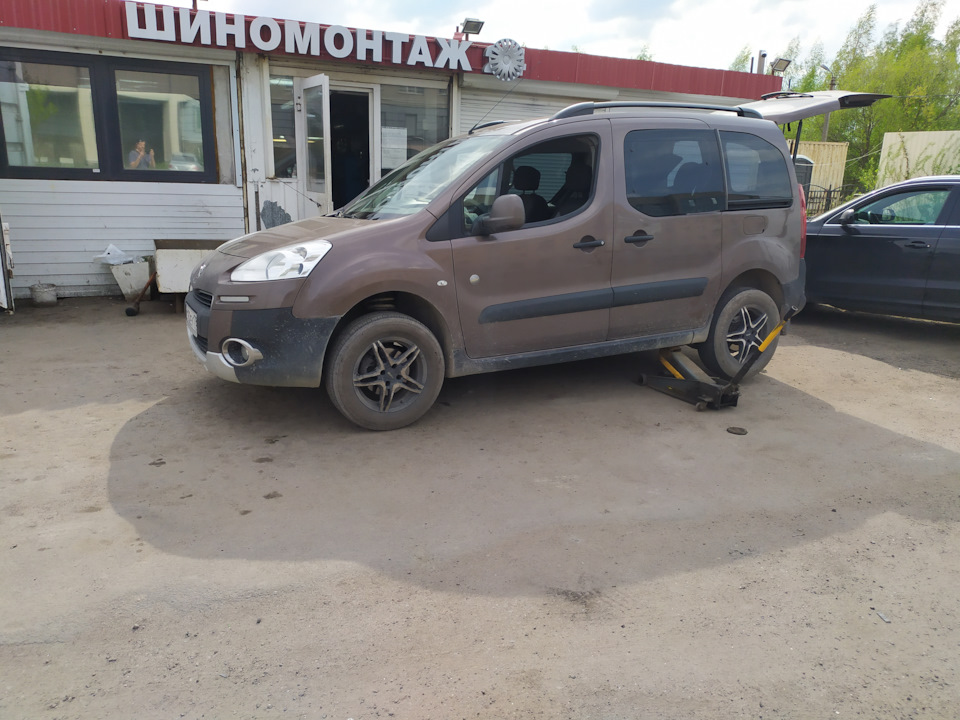 Диски на пежо партнер типи. Диски Пежо партнер r14. Диски на Пежо партнер.