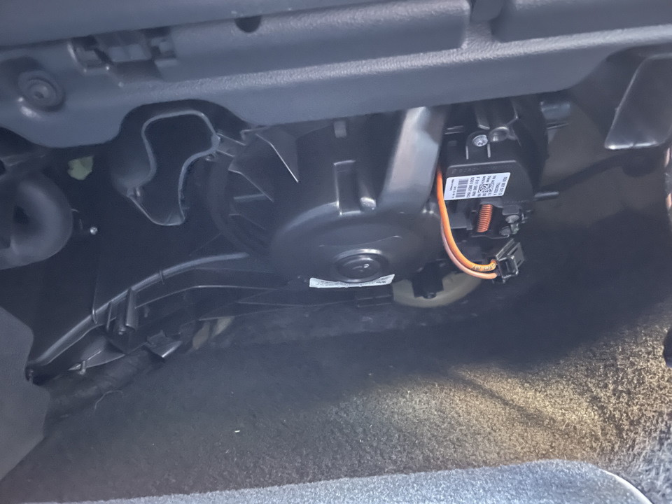 Моторчик печки свистит — Volkswagen Golf Variant (Mk7), 2 л, 2015 года ...