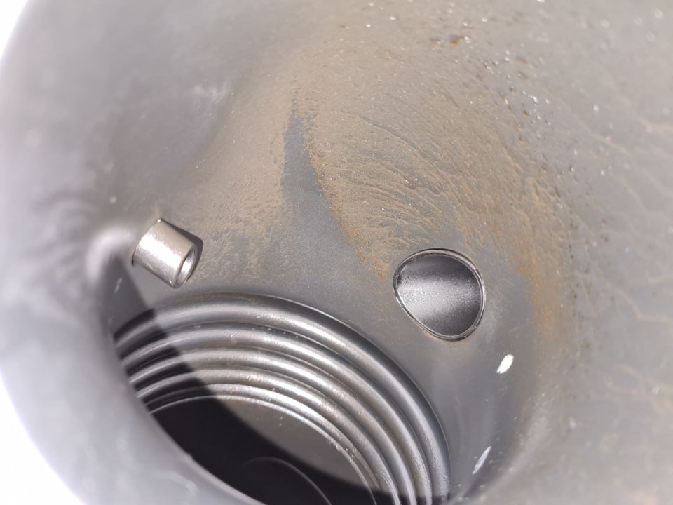 Грязь в в патрубке после воздушного фильтра — Genesis G70, 2 л, 2018 ...