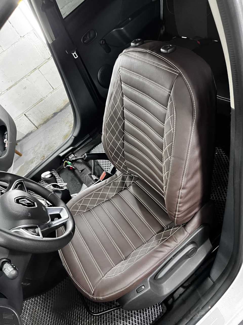 Чехлы в Рэндж Логан — Renault Logan Stepway, 1,6 л, 2020 года ...