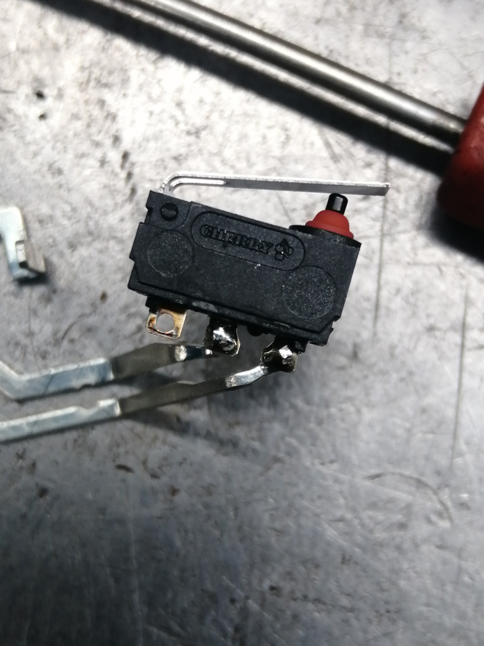 не горит свет в багажнике. — Volkswagen Polo Sedan, 1,6 л., 2011 года ...