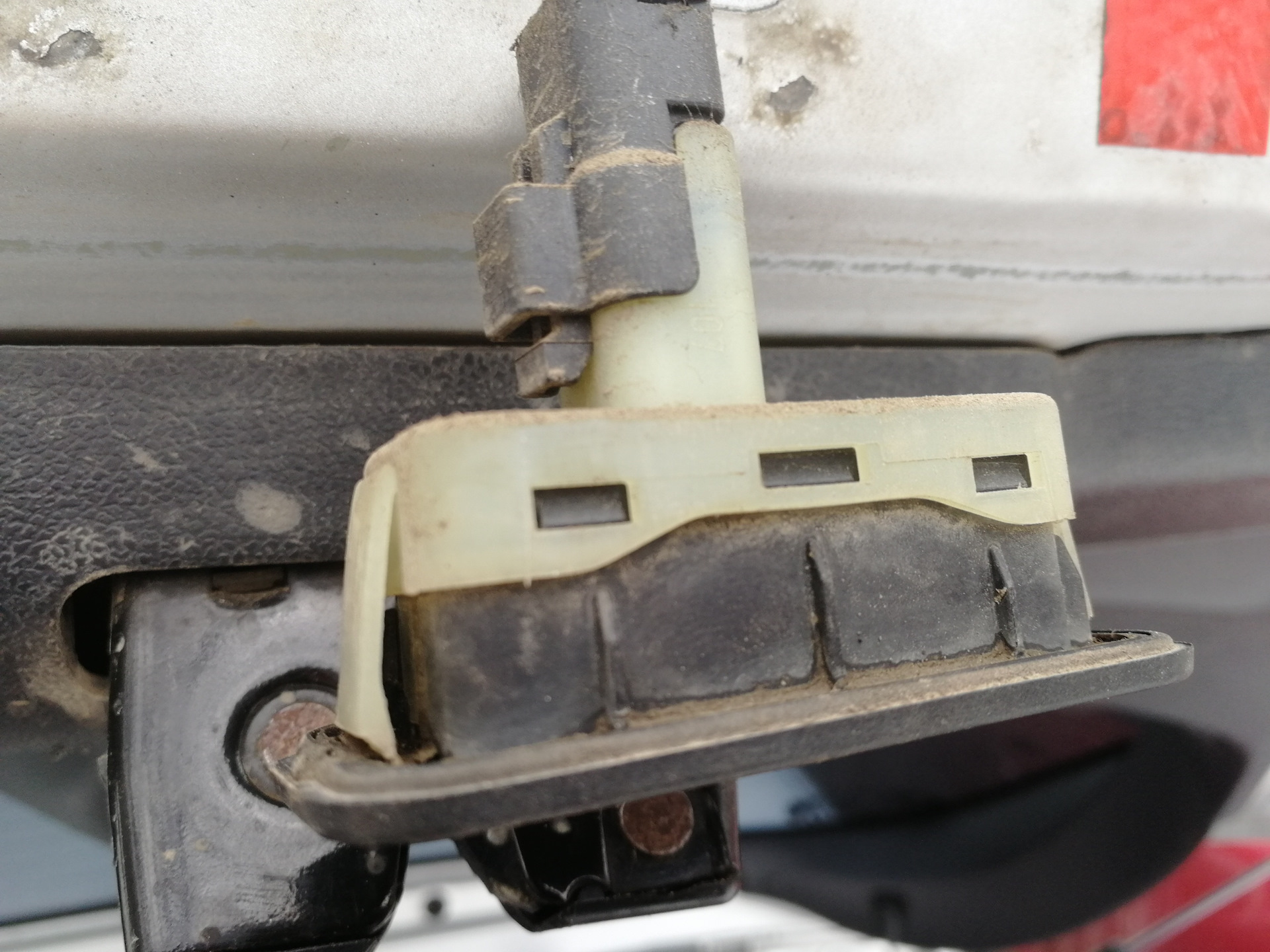 253809u00a. кнопка багажника рено меган 2 2008. кнопка открывания задней двери. кнопка открывания задней двери. кнопка багажника ниссан террано.