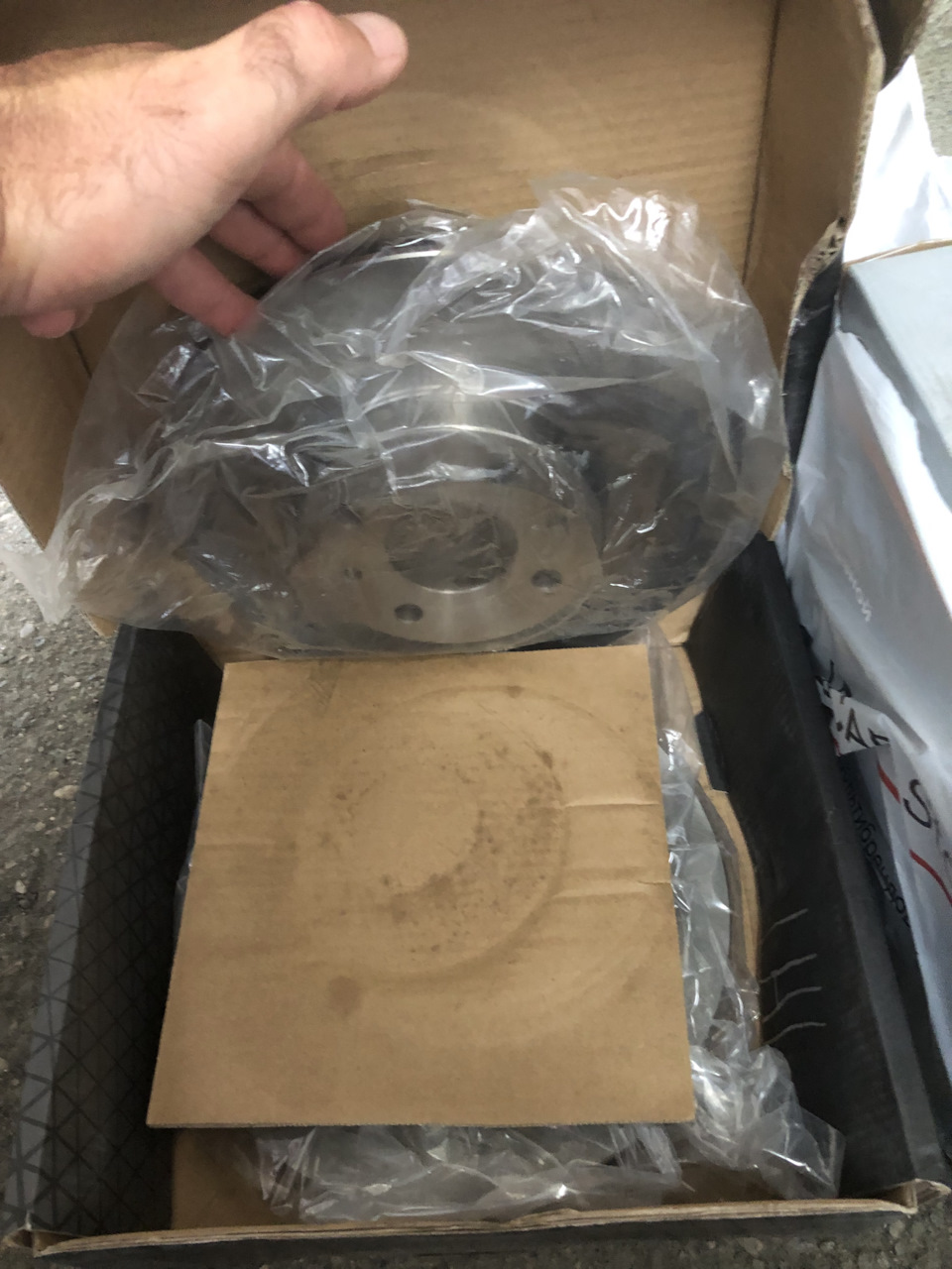 Замена передних тормозных дисков и колодок, замена задних тормозных ...