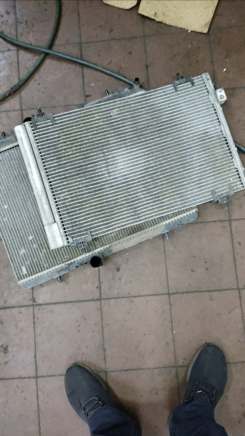 Потек патрубок с радиатора — Citroen C4 L, 1,6 л, 2013 года | поломка ...