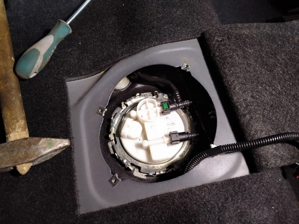 Замена сеточки бензонасоса + задние стойки KYB — Lada Гранта, 1,6 л ...