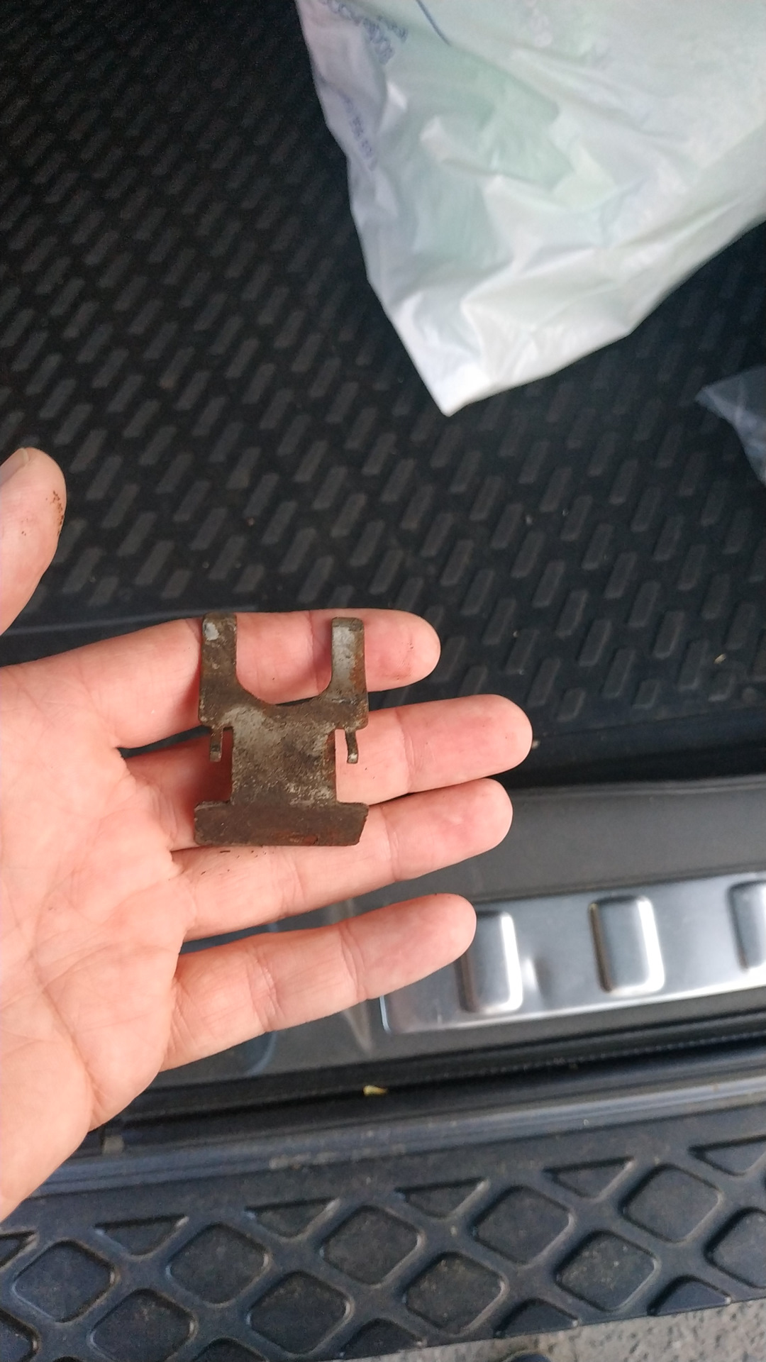 Стопорная пластина (фиксатор троса) АКПП — Nissan Pathfinder (3G), 2,5 ...