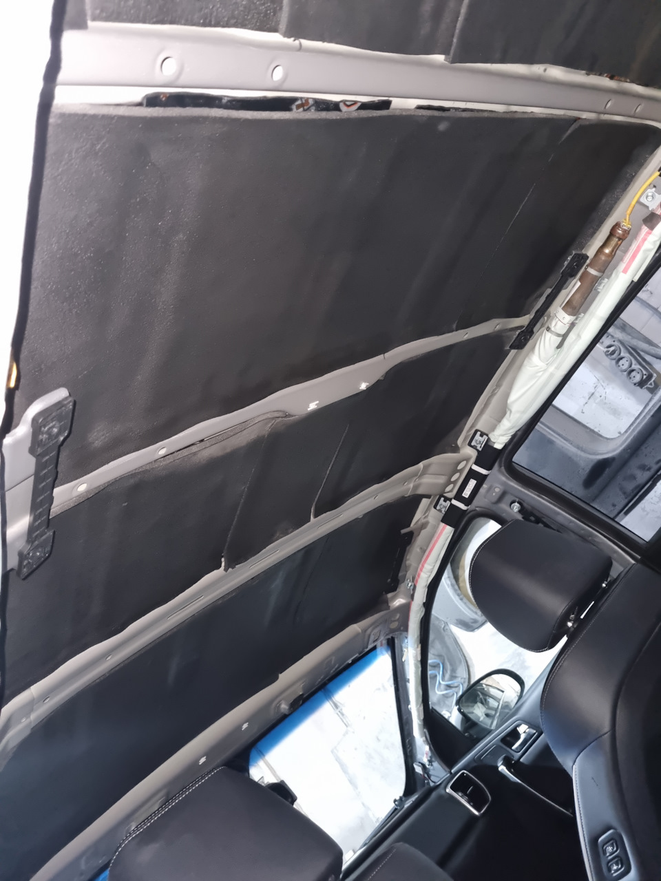 Ну и попутно сняв заводской памперс нанёс вибру и шумку. — KIA Sportage (4G)