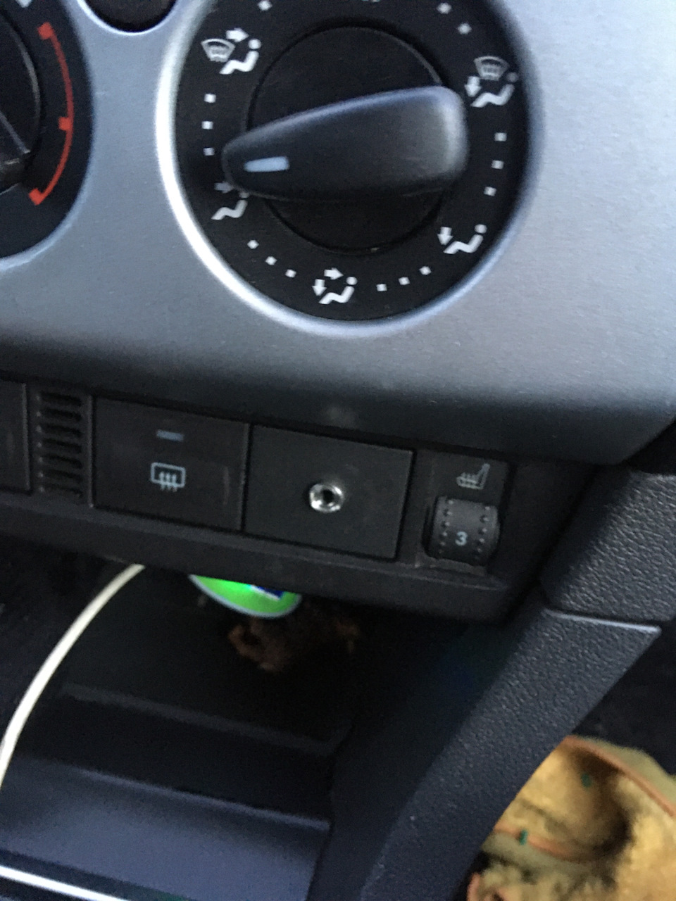 Аукс в заглушку — Ford Focus Sedan II, 1,8 л, 2007 года | тюнинг | DRIVE2