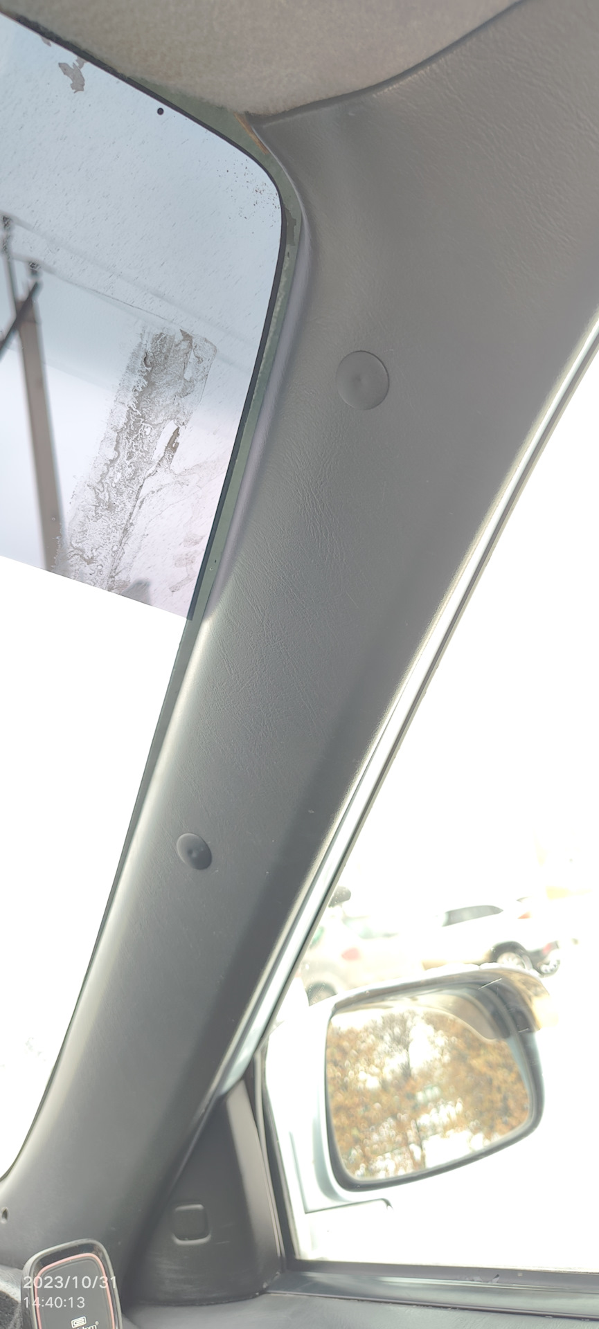 Как закрепить передние накладки на стойки, если сломаны крепления ...