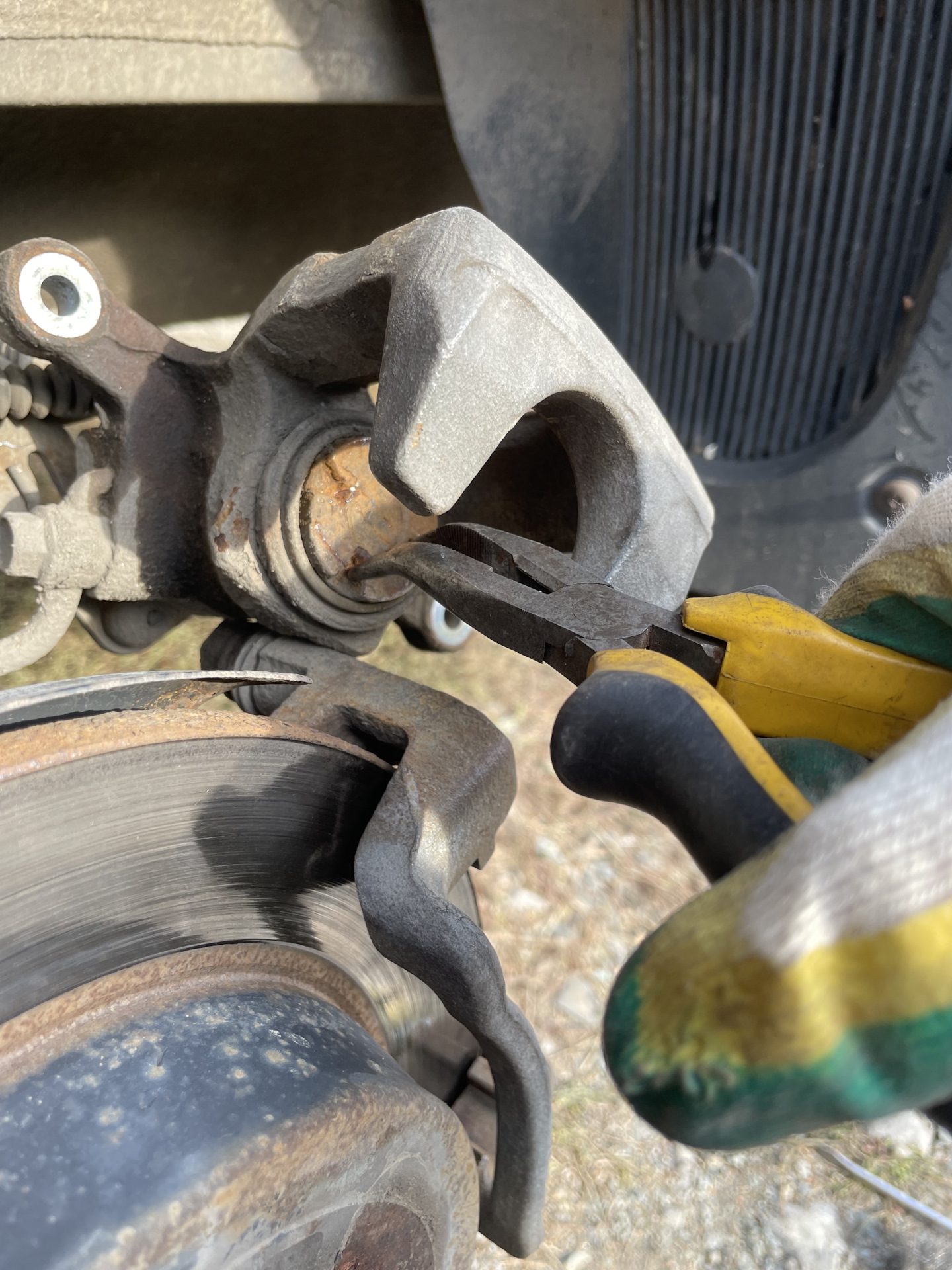 Замена задних колодок Солярис 2013 — Hyundai Solaris, 1,4 л, 2013 года ...