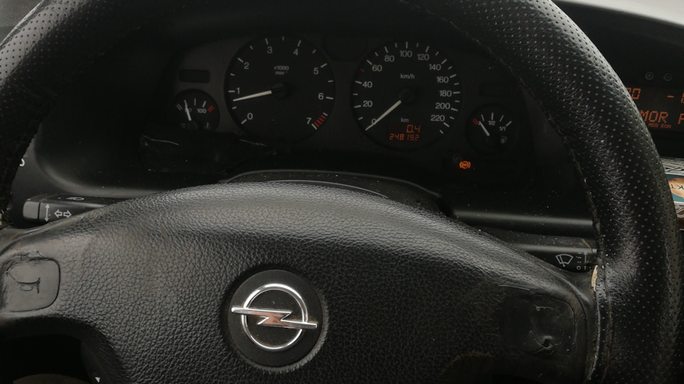 Троит на холостых оборотах — Volkswagen Passat Variant (B3), 1,6 л ...