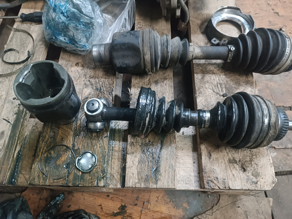 БР 6. Замена пыльников на приводах и шаровых опор, замена сальника хаба ...