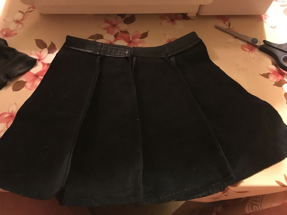 Дэу нексия кожух кпп. X2AAAgPzfuA 960. Дэу нексия кожух кпп фото. Дэу нексия кожух кпп-X2AAAgPzfuA 960. картинка Дэу нексия кожух кпп. картинка X2AAAgPzfuA 960. Насмотревшись на положительный опыт коллег-драйвовчан, решил и я заменить чехол КПП. Вариантов, собственно, четыре. Первый — заказать родной чехол, на емексе цена 700 рублей. Не наш вариант. Второй — сшить самому. По ощущениям, так делало большинство решавших эту проблему. Из чего только они не делали свои чехлы! Сапоги жен, старые куртки — на фоне этого купить кусок кожзама и выкроить смотрится банально. Как бы то ни было, шить я не умею, так что не наш вариант. Третий — поездить по магазинам и купить что попало, например от ВАЗ-2109. Мне — лень. Вариант четвертый — заказать на али. 270 рублей. Это по-нашему, по-нищебродски.