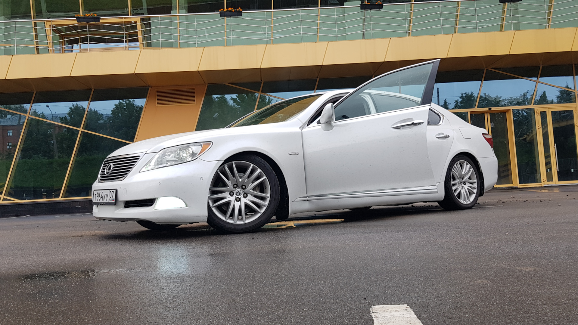 Lexus LS (USF40/41) 4.6 бензиновый 2007 | ШЕЙХОВОЗ ЛОНГОВИЧ на DRIVE2