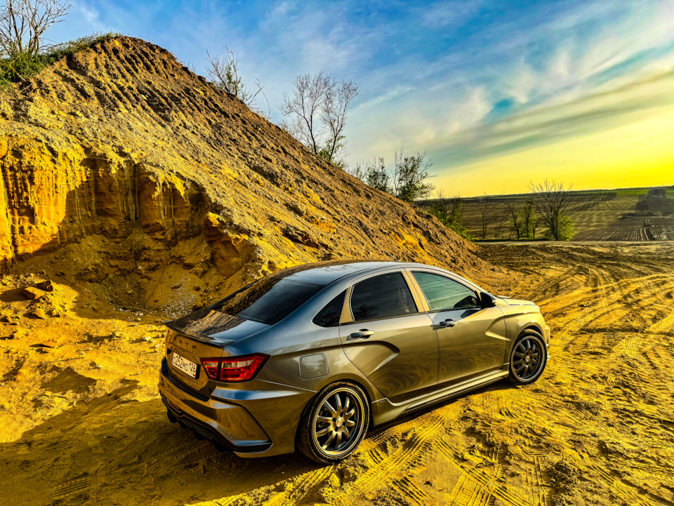 ✔ — Lada Vesta (1G)