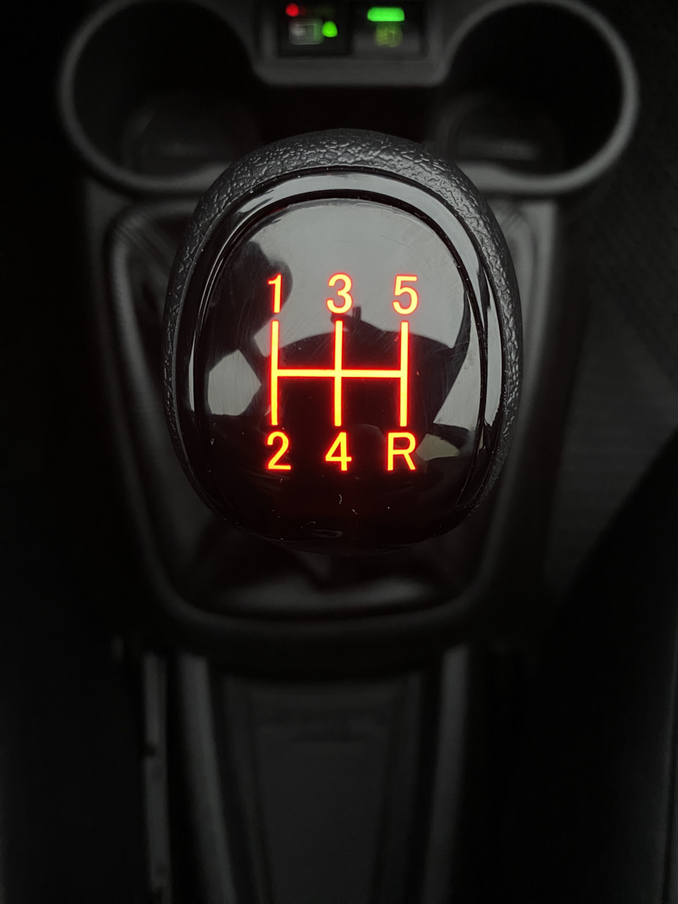 Новая ручка КПП с подсветкой. — Lada Гранта (1G), 1,6 л, 2014 года ...