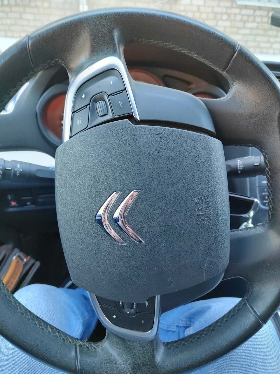 Кнопки руля — Citroen C4 L, 1,6 л, 2015 года | электроника | DRIVE2