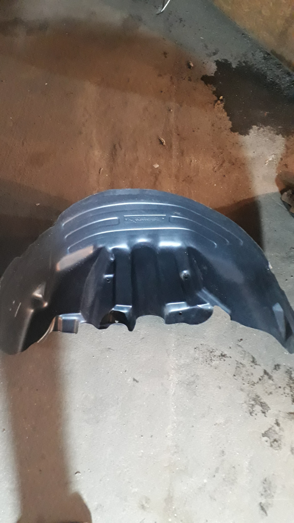 Замена войлочных подкрылок на пластик. — Ford Kuga (1G), 2 л, 2012 года ...