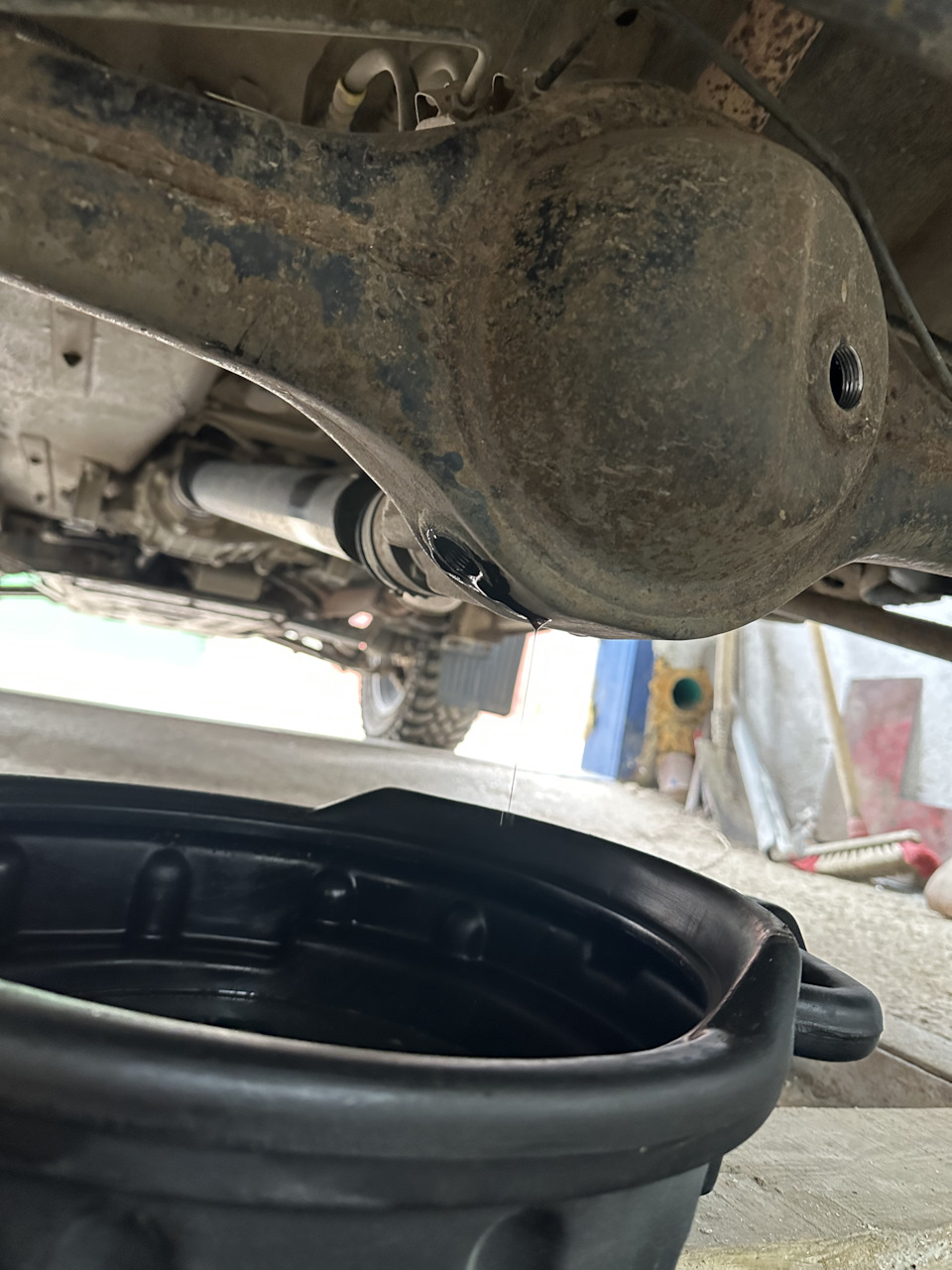 Замена масла в трансмиссии на Mannol 75w-90 — Lada 4x4 3D, 1,7 л, 2018 ...