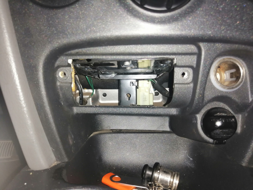 Подсветка кнопок центральной панели — Hyundai Santa Fe (1G), 2,7 л ...