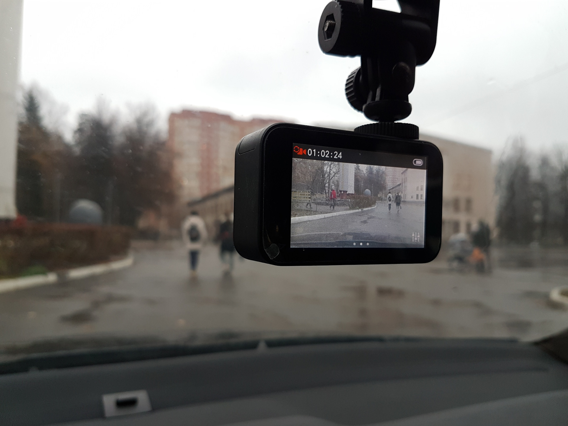 Камера берете. Xiaomi регистратор yi Smart Dash. Brand 2hc FHD Dash Camera. Видеорегистратор Dash cam 08. Регистратор 2 объектива Garmin Dash cam.