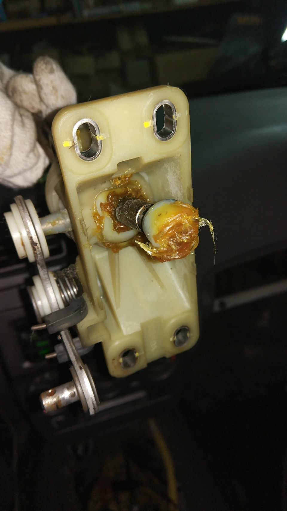 Низкое напряжение генератора ваз 2112 — Lada 21120, 1,5 л, 2003 года ...