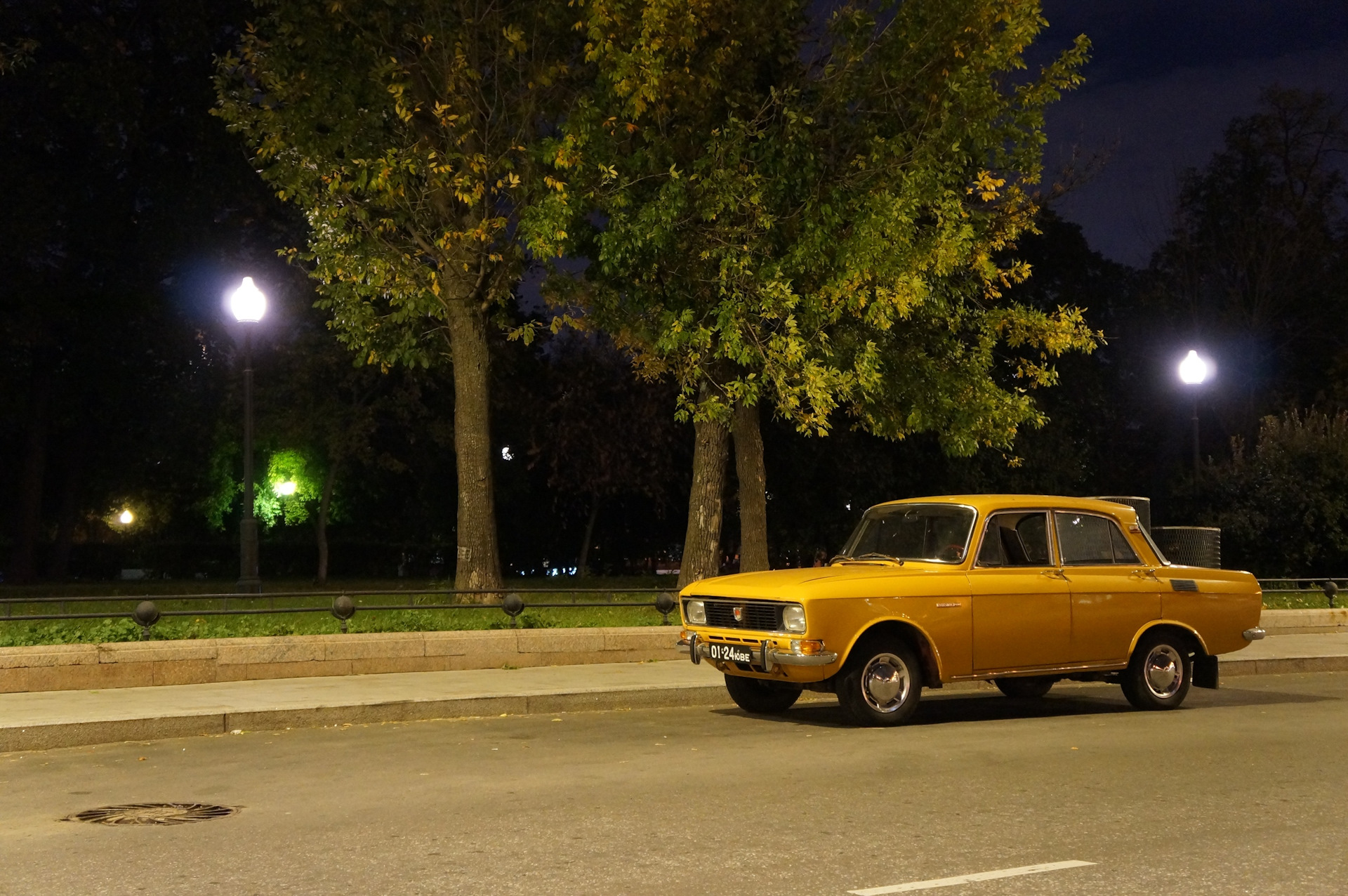 Фото к песне москвичи