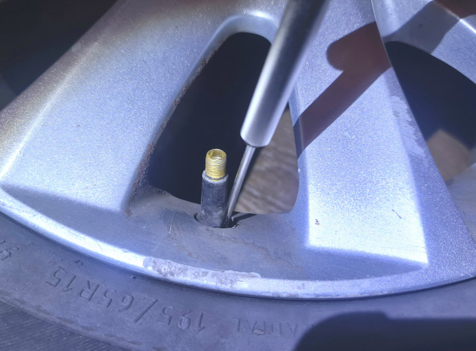 Замена вентилей на зимних колесах — Chevrolet Lacetti 5D, 1,6 л, 2010 ...