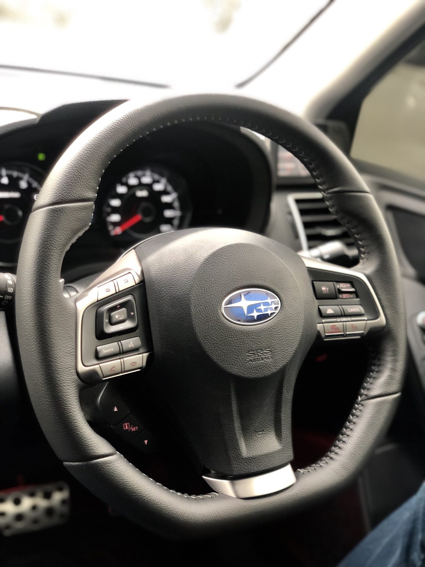 Levorg руль. Руль Субару Леворг. Руль Subaru Levorg. Субару Форестер 2015 руль. Руль Леворг STI Субару.