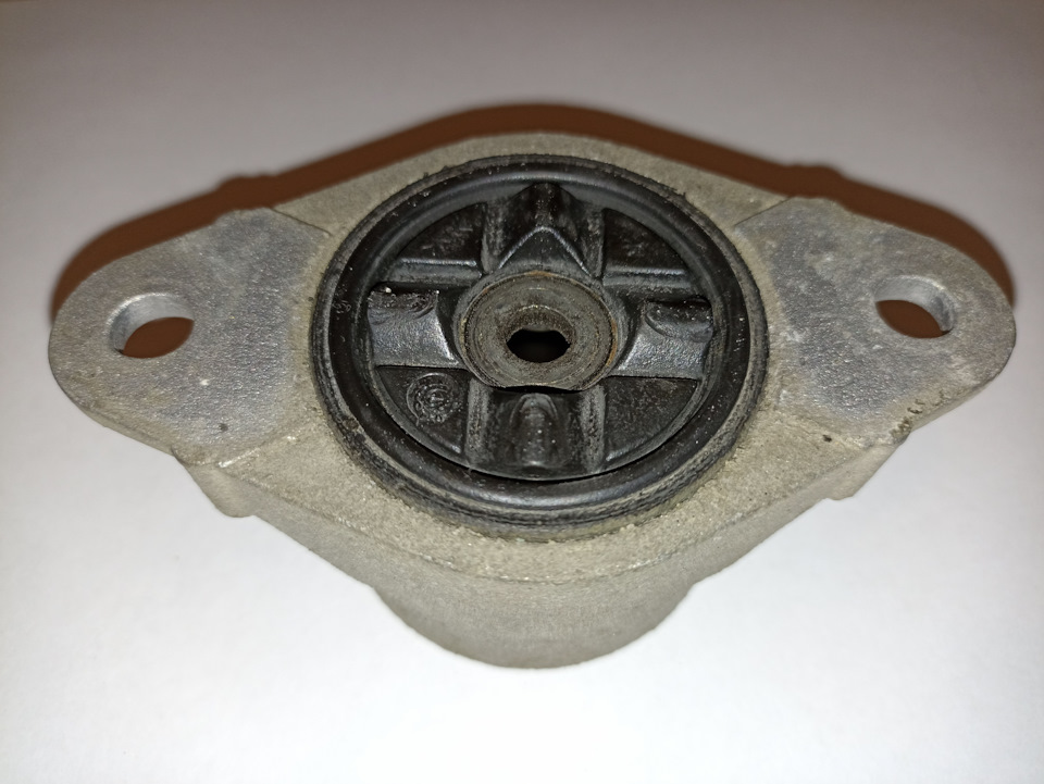 Опора заднего амортизатора — Ford Fiesta (Mk VI)