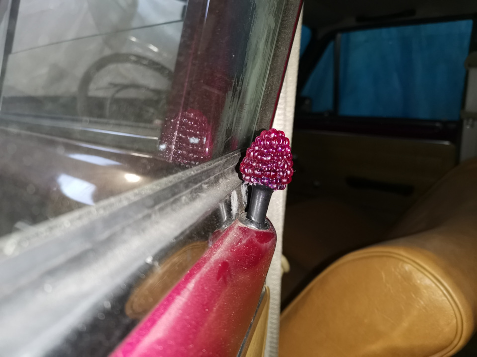 В закрытом положении стоит с маленькими зазорами, аккуратно смотрится — Lada 2101