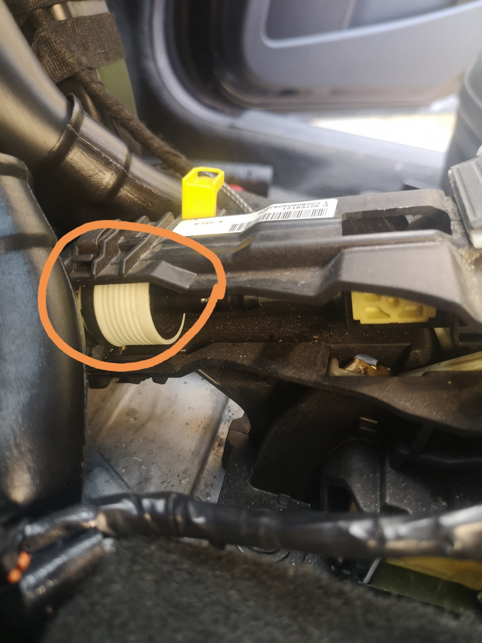 №101. Вопрос. Как снять трос и кронштейн кулисы АКПП? ( — Volvo XC70 ...