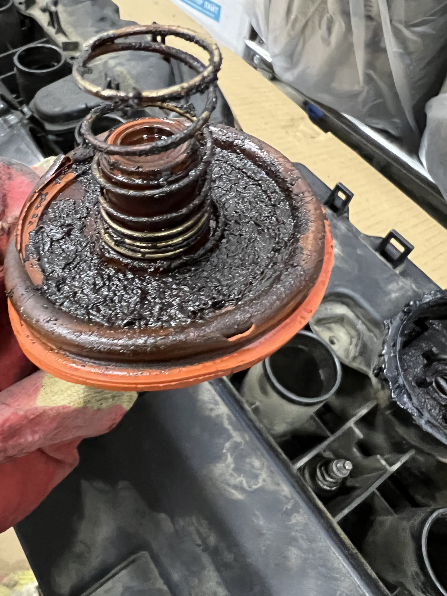 Разбор вентиляции картерных газов клапанной крышки N52. — BMW 5 series ...