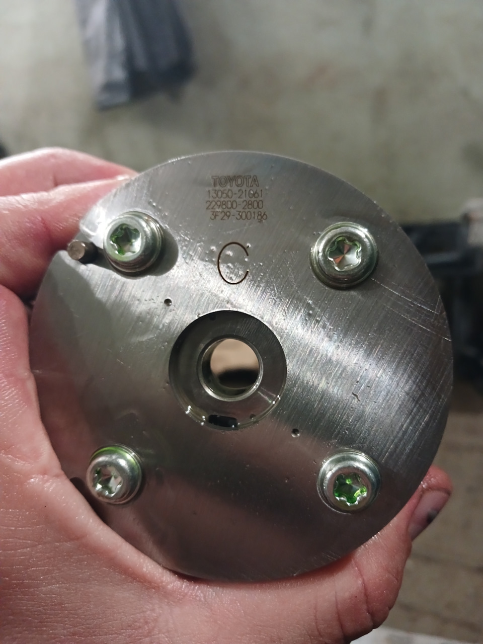Новая муфта, ну типа оригинал, сравнил пуля в пуля)Тайвань конечно молодцы) — Toyota ist (2G). Запчасти на фото: 1305021061, 300186