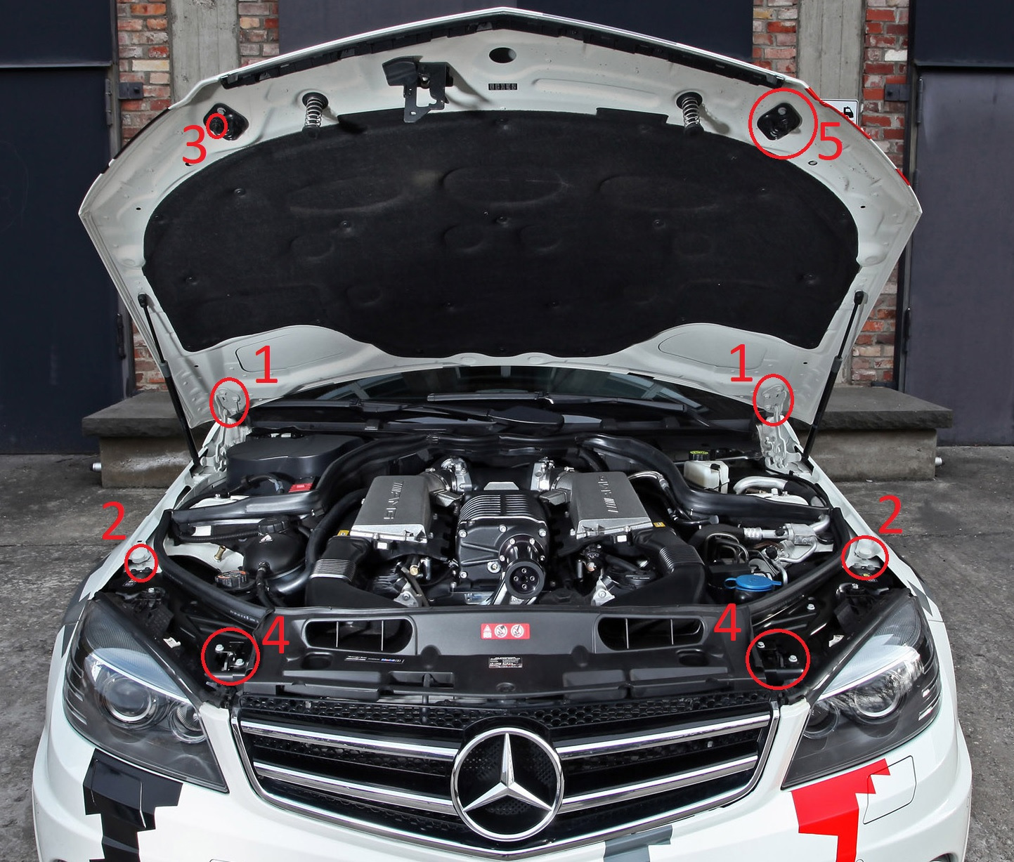 Регулировка зазоров кузовных деталей Mercedes w204 2007-2011 — Mercedes ...